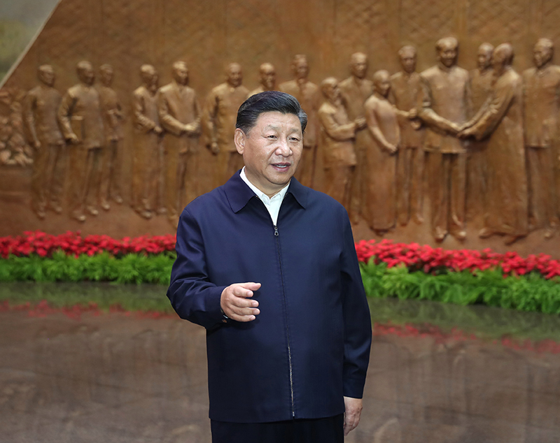 9月12日，中共中央總書記、國(guó)家主席、中央軍委主席習(xí)近平視察中共中央北京香山革命紀(jì)念地。這是習(xí)近平在香山革命紀(jì)念館參觀《為新中國(guó)奠基》主題展覽，并發(fā)表重要講話。