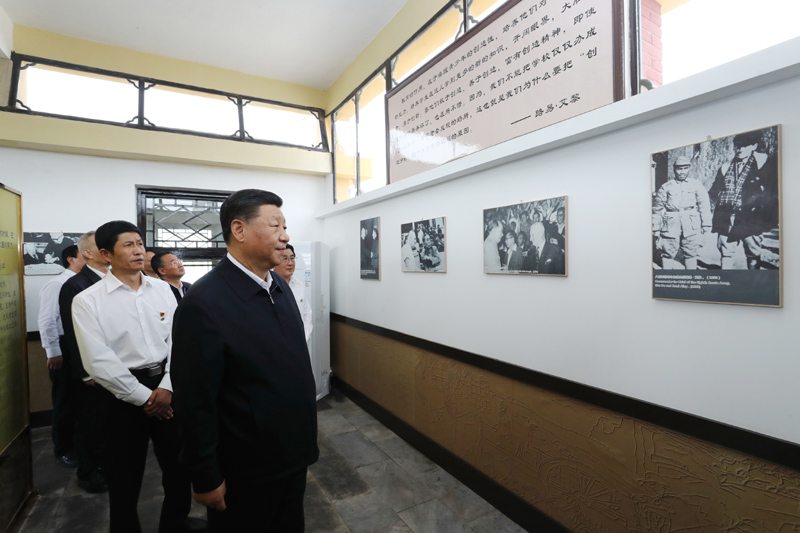 8月19日至22日，中共中央總書記、國家主席、中央軍委主席習近平在甘肅考察。這是20日下午，習近平在張掖市山丹培黎學校參觀學校創(chuàng)辦人路易·艾黎故居。