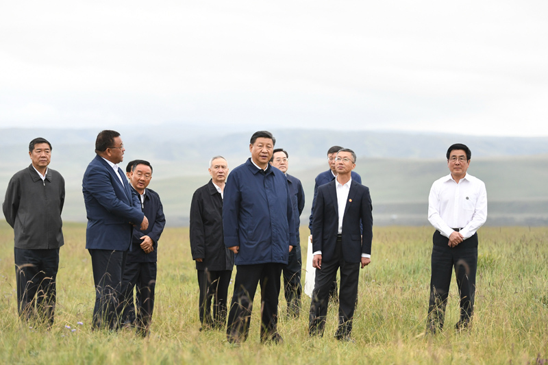 8月19日至22日，中共中央總書記、國家主席、中央軍委主席習近平在甘肅考察。這是20日下午，習近平在中農發(fā)山丹馬場有限責任公司一場考察，實地了解祁連山生態(tài)環(huán)境恢復和保護情況。